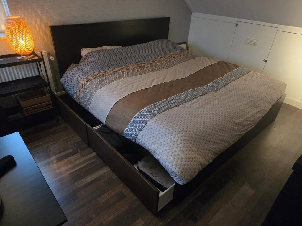 MALM BED Ikea met  4 lades, 180X200 CM, Huis en Inrichting, Slaapkamer | Complete slaapkamers, Ophalen, Zo goed als nieuw, Tweepersoons