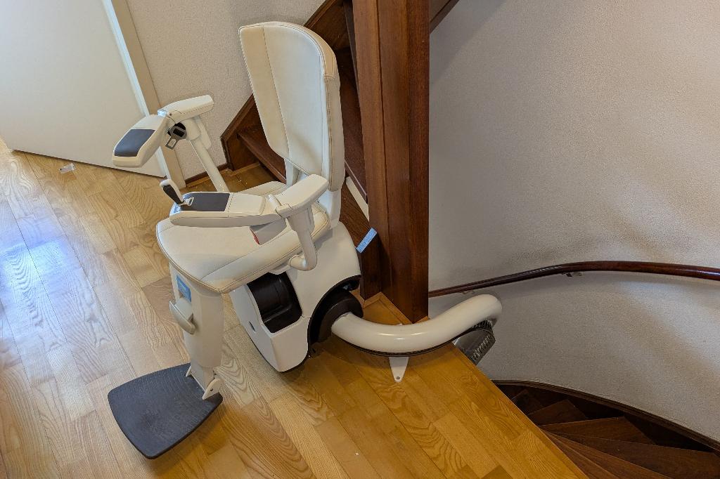 ThyssenKrupp traplift, Diversen, Ophalen, Zo goed als nieuw, Met bocht