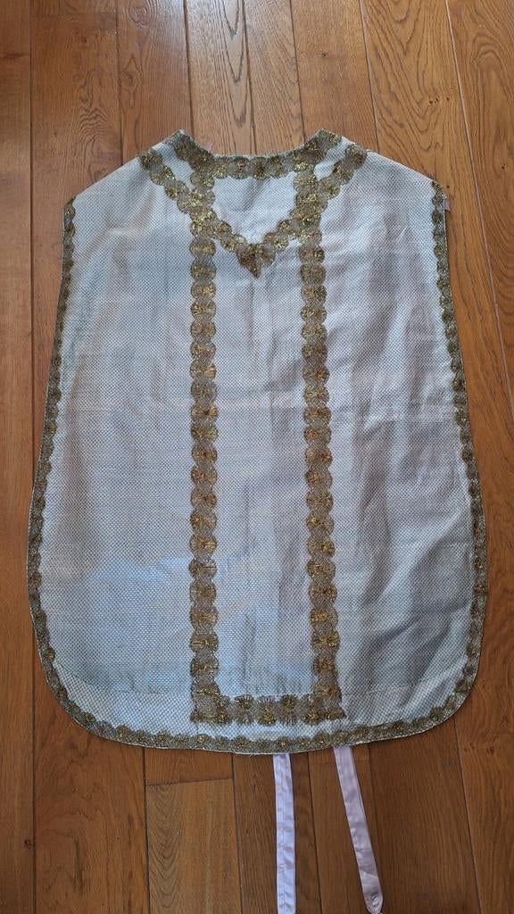 Antieke kazuivel met goudbrokaat , zie foto's, Ophalen of Verzenden