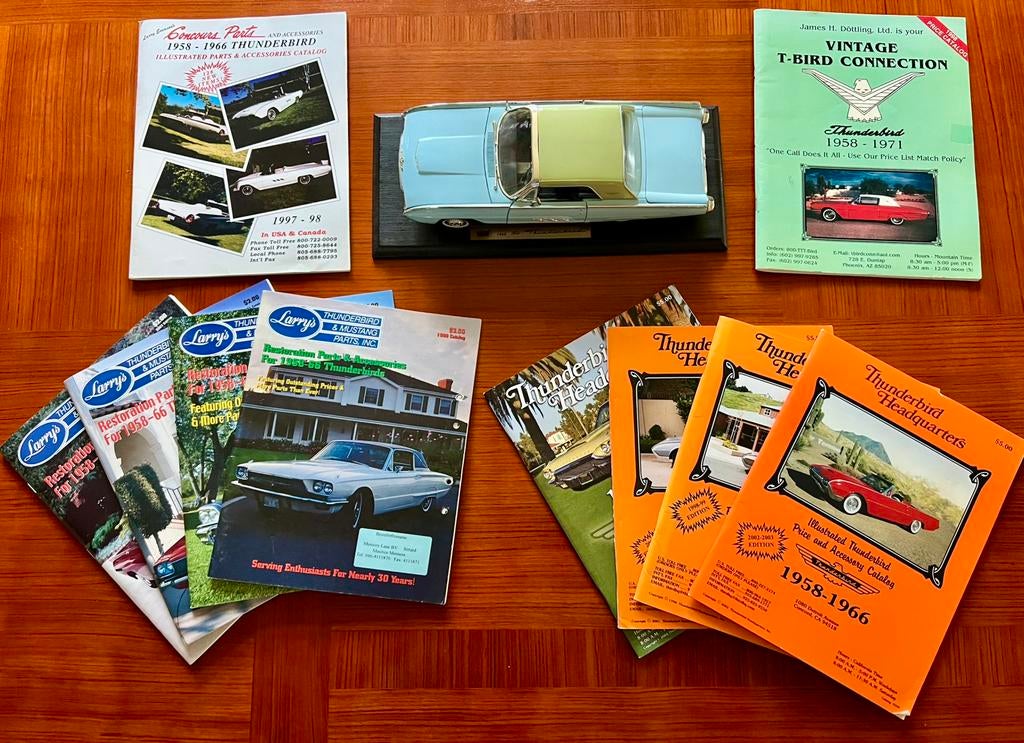 Ford Thunderbird 1963 1:18 + 10 catalogi Thunderbirds, Ophalen of Verzenden