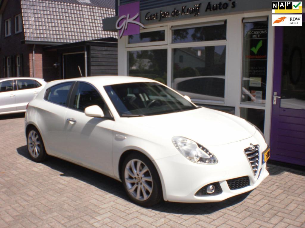 Alfa Romeo Giulietta 1.4 T Distinctive Lusso Automaat NL Aut, Stof, Euro 6, 4 cilinders, Traction-control