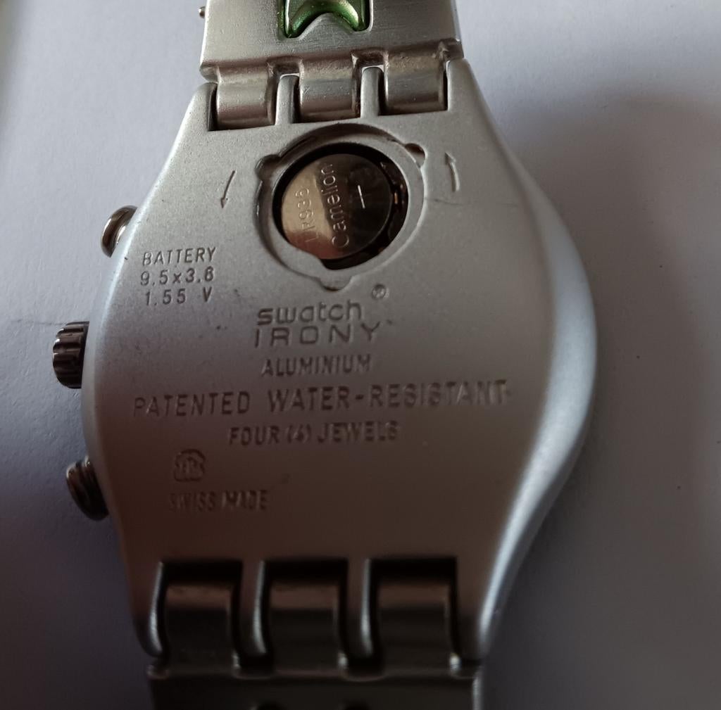 GEVRAAGD: Batterijdeksel Swatch Irony Revitalize YCS4043AG, Overige materialen, Gebruikt, Polshorloge, Ophalen of Verzenden