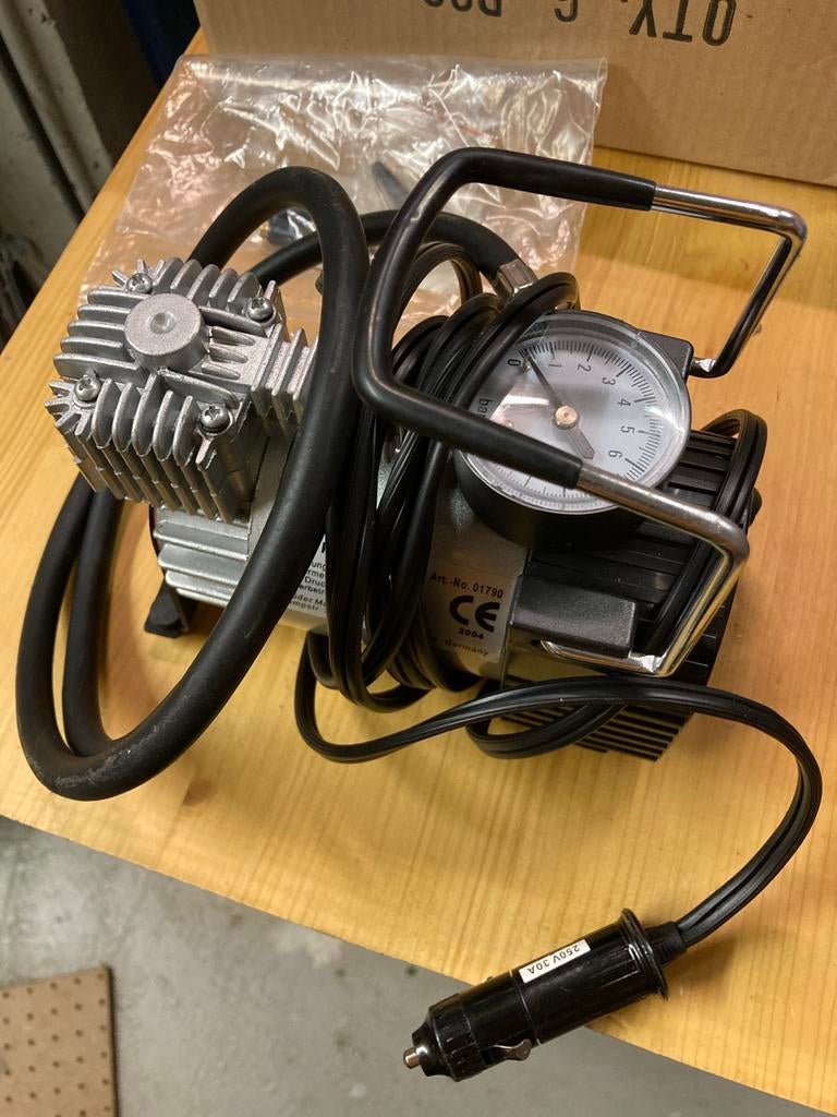 Kfz-Kompressor 12 volt, Ophalen, Gebruikt, Universele onderdelen