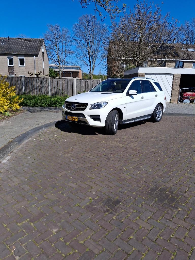 Mercedes-Benz Mercedes 350 ml 2012 Wit, Auto's, Beige, 138 €/maand, Wit, Leder