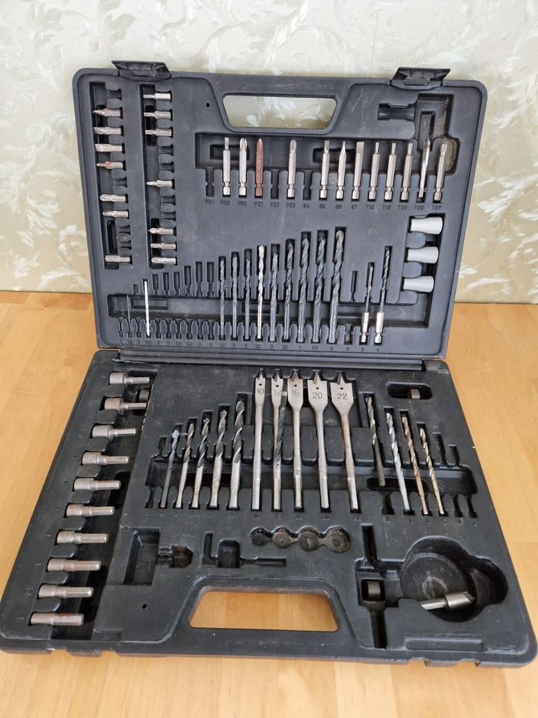 Boor- en bitset in koffer, Ophalen