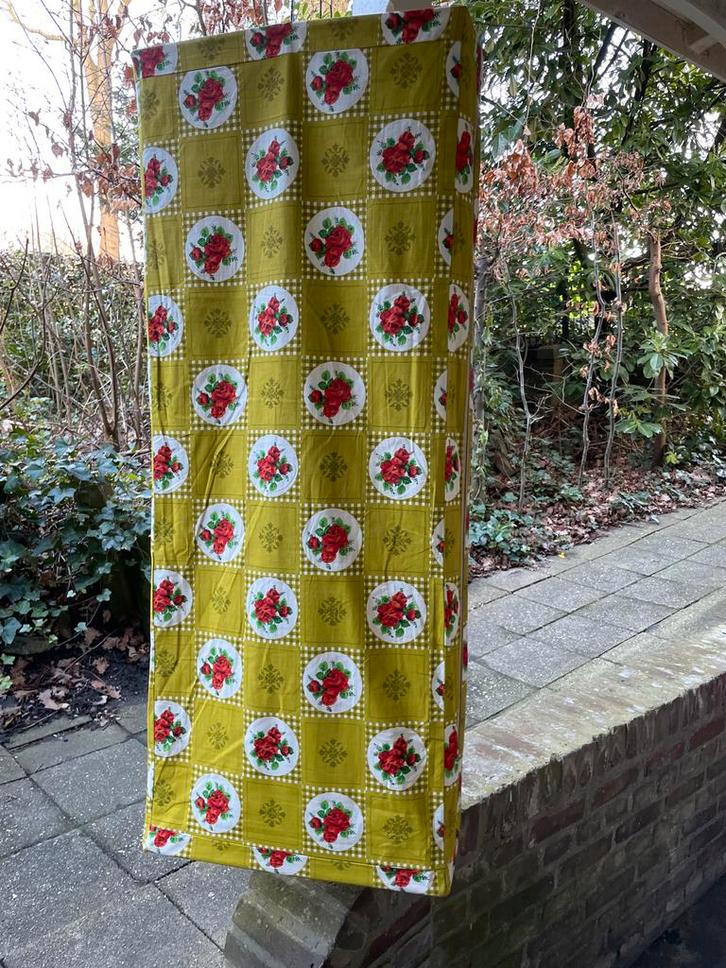 Vintage hangende kledingkast met rozenprint, Verzamelen, Retro, Huis en Inrichting, Ophalen of Verzenden