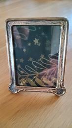 Antiek klein zilver kleur fotolijstje met goud kleurig randj, Ophalen of Verzenden