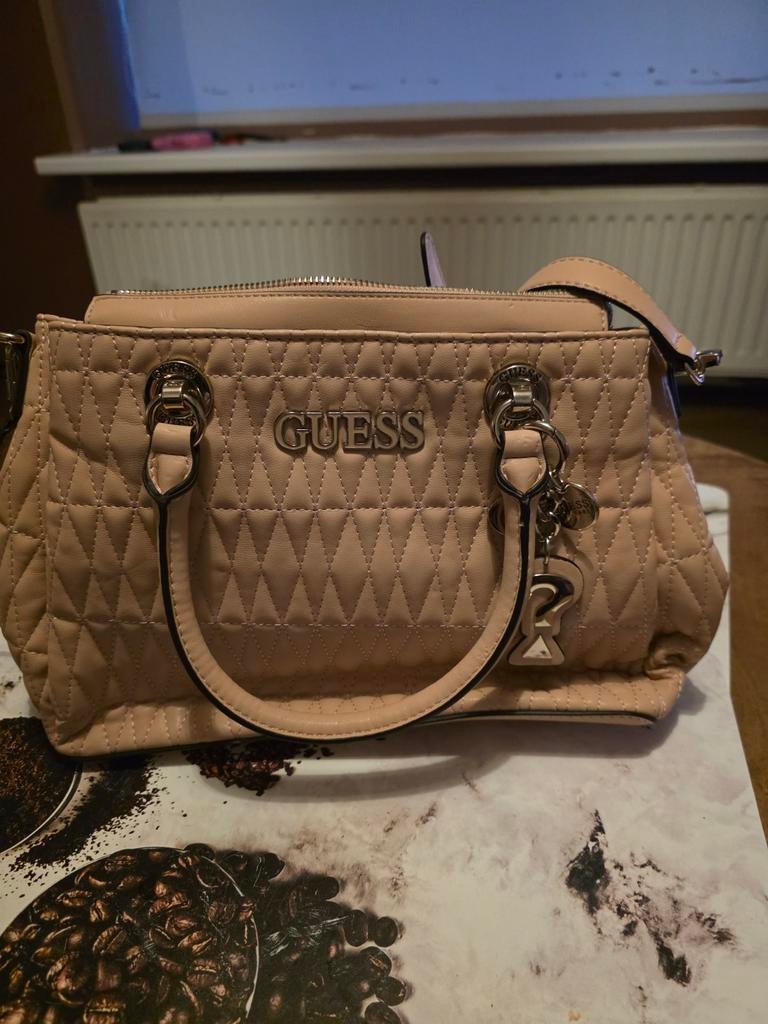 Originele Guess tas - Lichtroze - Zo goed als nieuw, Sieraden, Tassen en Uiterlijk, Tassen | Damestassen, Ophalen of Verzenden