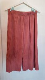 Plissé broek met wijde pijpen in donker koraal (NIEUW), Kleding | Dames, Broeken en Pantalons, Maat 38/40 (M), Nieuw, Oranje, Ophalen of Verzenden