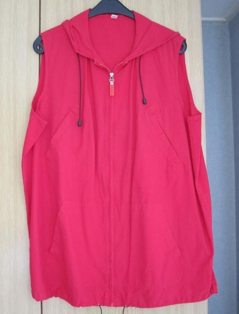 Gilet 48-50 rood en zandkleur met capuchon, Ophalen of Verzenden, Zo goed als nieuw, Maat 46/48 (XL) of groter, Rood