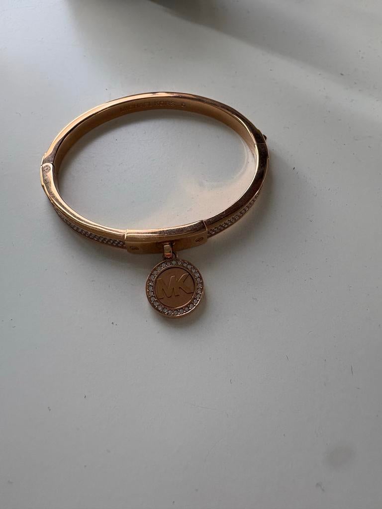 Michael Kors Armband Roségoud met Strass en Hanger, Overige materialen, Ophalen of Verzenden, Zo goed als nieuw, Goud