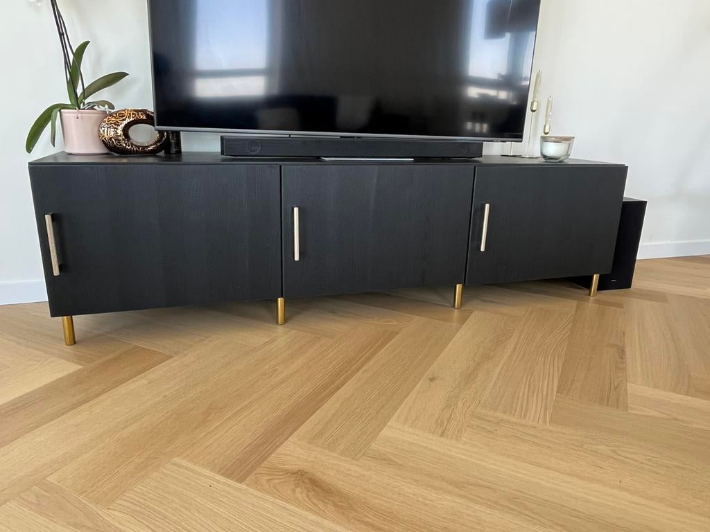 Besta tv meubel kast zwart met goud, Ophalen, 150 tot 200 cm, Zo goed als nieuw, Minder dan 100 cm