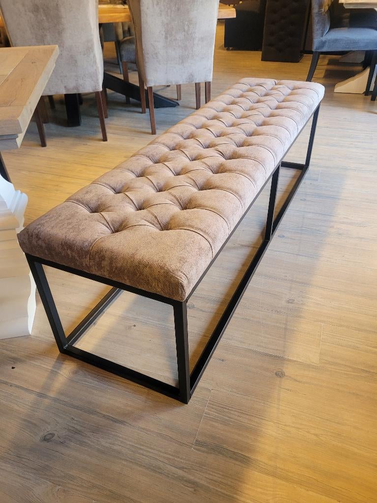 *OPRUIMING* Eetkamerbank Timmy 180 cm Taupe €329 NU €295 10, Overige kleuren, Nieuw, Ophalen of Verzenden, Eetkamerbank hocker knoopjes capiton stof tempo 12 taupe