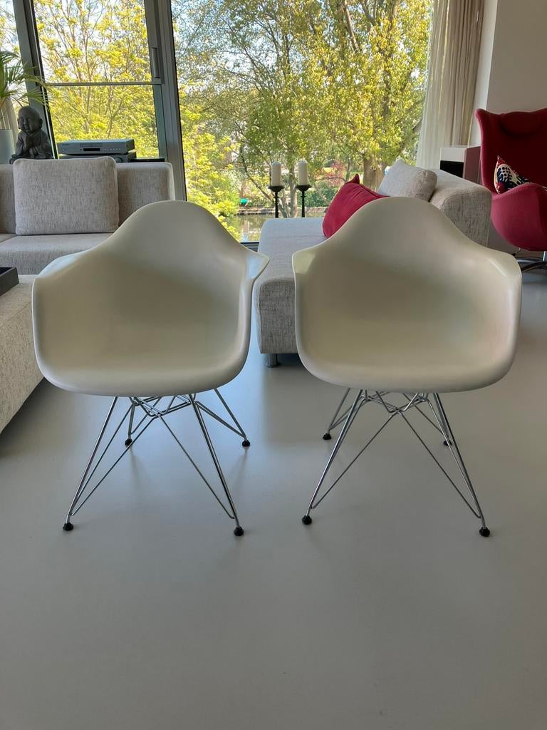 Vitra Eames DAR stoel - wit met chroom onderstel, Huis en Inrichting, Stoelen, Ophalen, Gebruikt, Wit, Twee