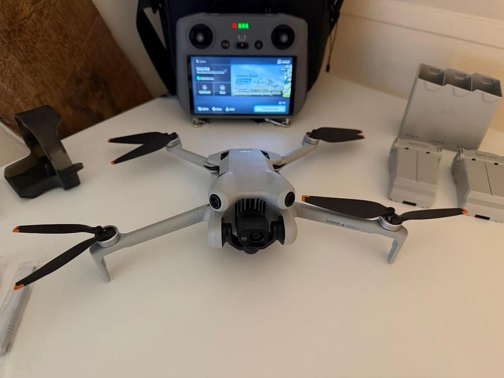 DJI Mini 4 pro fly more combo zeer weinig gebruikt

DJI mini, Audio, Tv en Foto, Drones, Ophalen of Verzenden, Zo goed als nieuw
