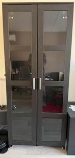 IKEA BRIMNES Vitrinekast Zwart met Glazen Deuren en Planken, Huis en Inrichting, Kasten | Vitrinekasten, Ophalen, Gebruikt, 50 tot 100 cm