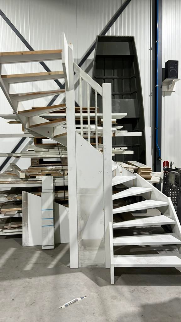 Dichte halfslag trap 2930 hoog, Doe-het-zelf en Verbouw, Ladders en Trappen, Ophalen, Zo goed als nieuw, 2 tot 4 meter
