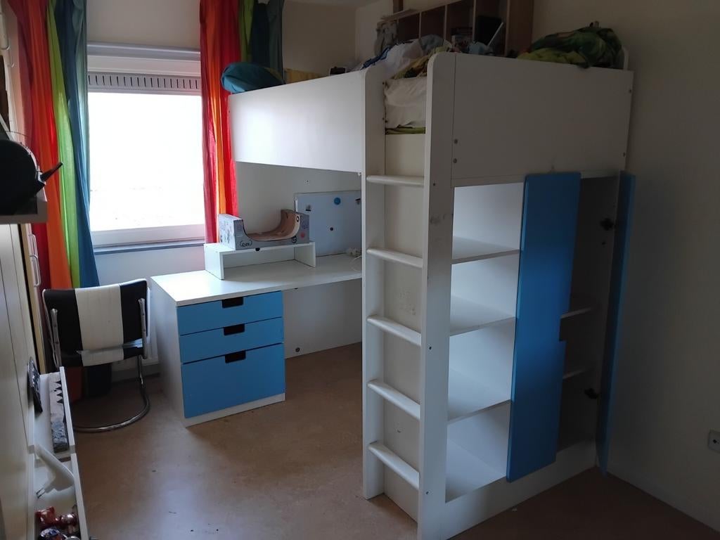 Gratis IKEA Småstad hoogslaper met bureau en opbergruimte, Kinderen en Baby's, Kinderkamer | Stapelbedden en Hoogslapers, Ophalen