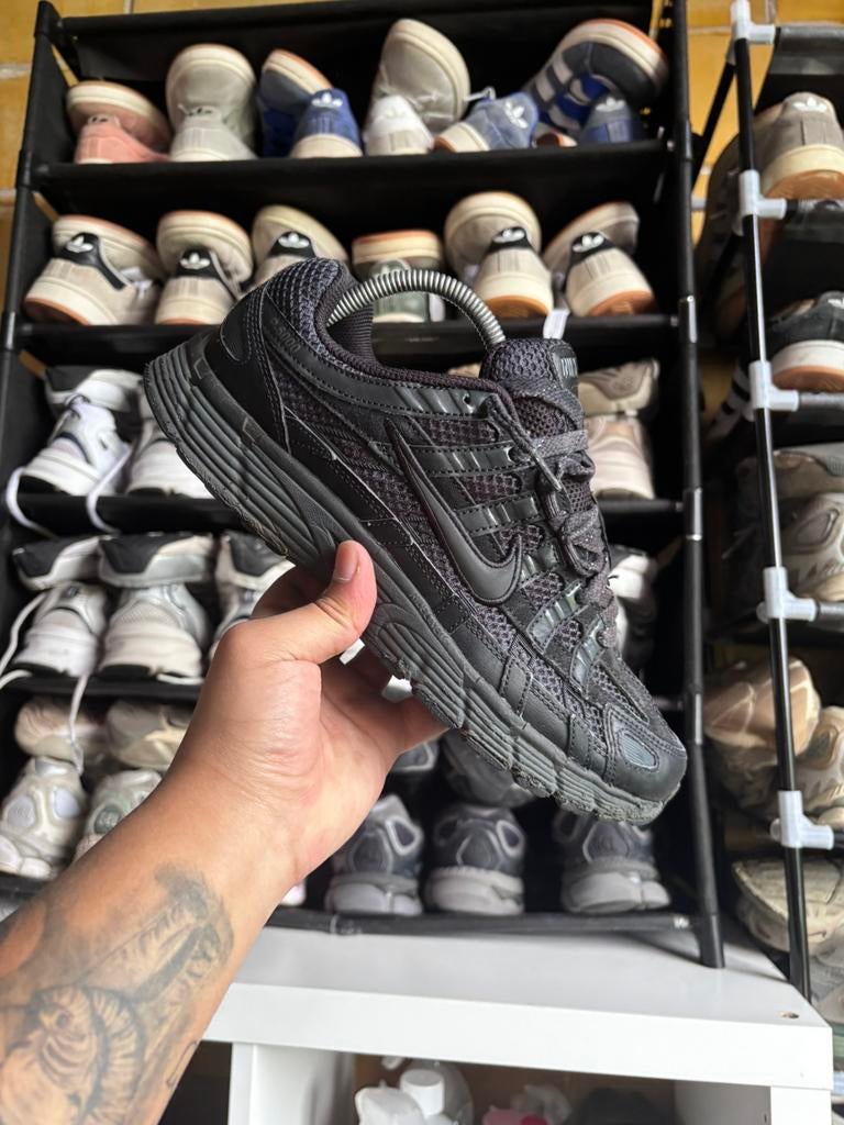 Nike P-6000 Triple Black 42, Kleding | Heren, Schoenen, Zo goed als nieuw, Zwart, Ophalen of Verzenden
