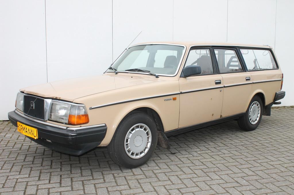 Volvo 240 Diesel met Overdrive (bj 1984), Auto's, Volvo, Achterwielaandrijving, Gebruikt, 82 pk, Beige
