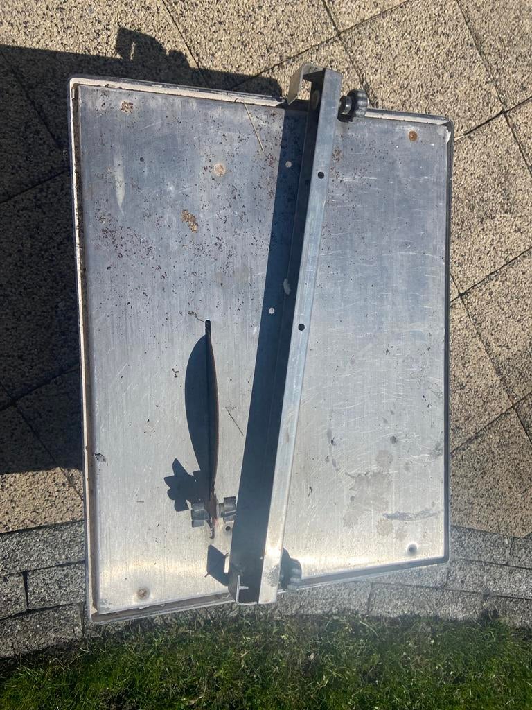 Gebruikte Zaagtafel - Ideaal voor diverse zaagklussen, Gebruikt, Overige typen, Ophalen of Verzenden, 30 tot 70 mm