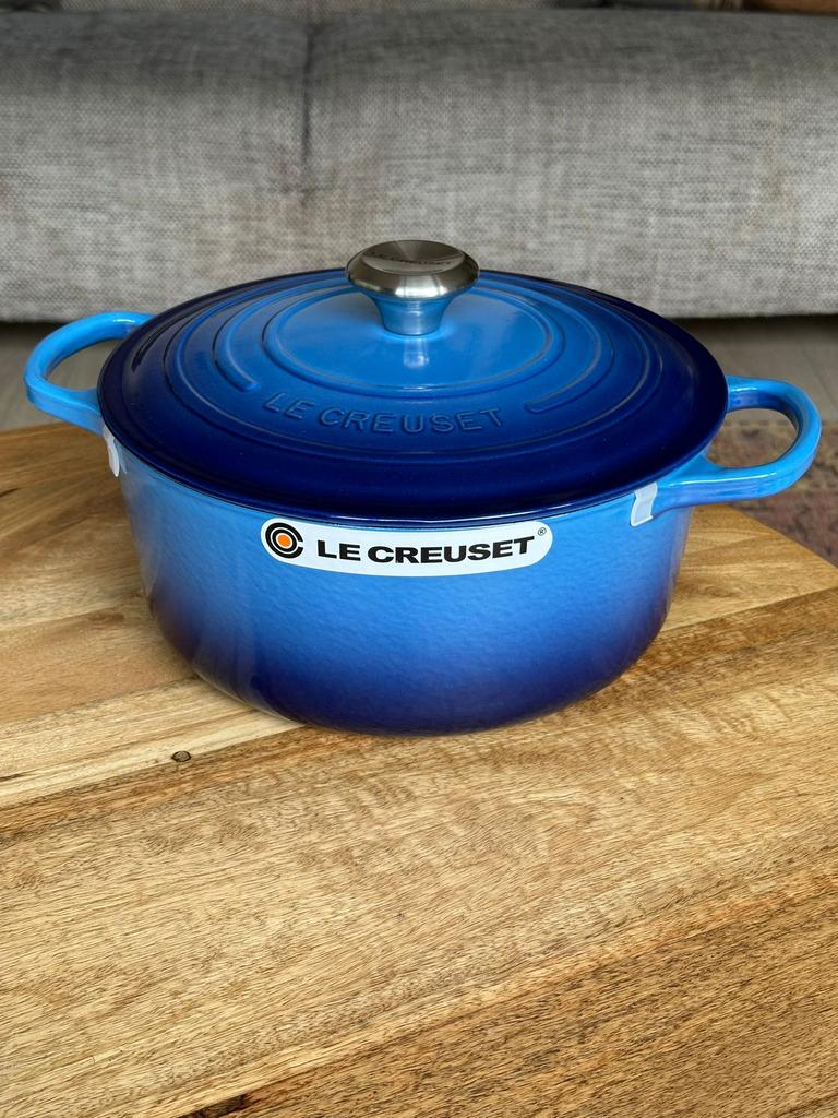 Le Creuset gietijzeren braadpan 26 cm – Blue Azure, Huis en Inrichting, Keuken | Potten en Pannen, Ophalen of Verzenden, Nieuw