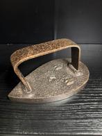 Antiek gietijzeren strijkijzer, Ophalen of Verzenden