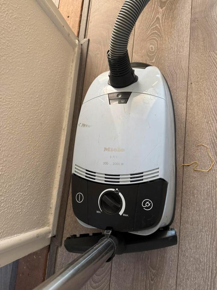 Stofzuiger miele philips bosch aeg nilfisk, Witgoed en Apparatuur, Stofzuigers, Zo goed als nieuw, Ophalen of Verzenden