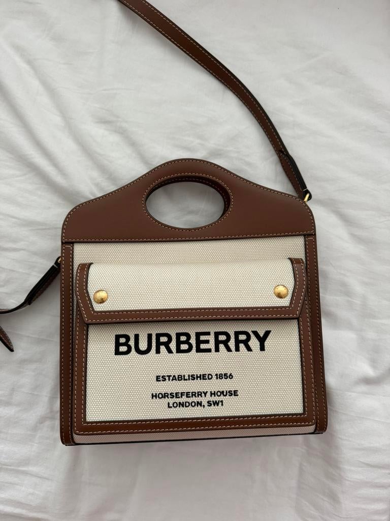 Burberry mini pocket bag, Sieraden, Tassen en Uiterlijk, Tassen | Damestassen, Ophalen, Zo goed als nieuw, Beige, Schoudertasje