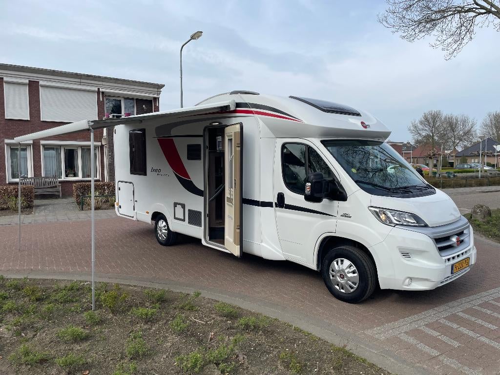 Burstner Ixeo bj2016 2XAirco Queensbed Hefbed, Ringverwarming, Fiat, 7 tot 8 meter, Buitenlamp