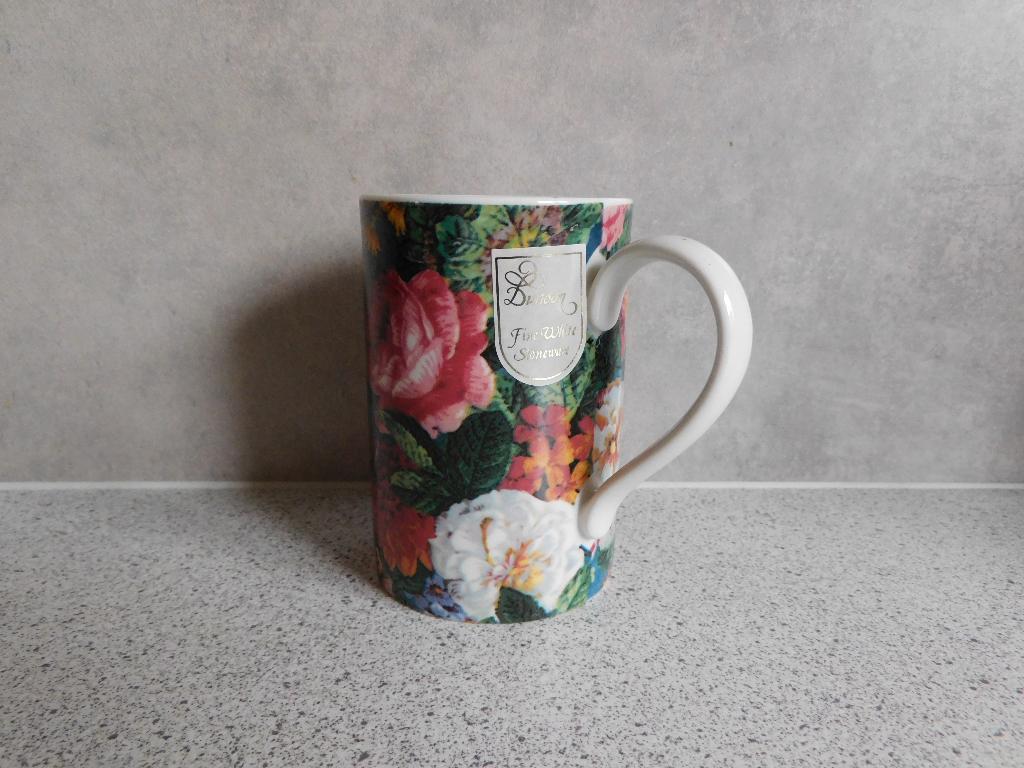 Mok Fine White Stoneware Flowerart Dunoon, Ophalen of Verzenden, Zo goed als nieuw, Overige stijlen, Kop(pen) en/of Schotel(s)