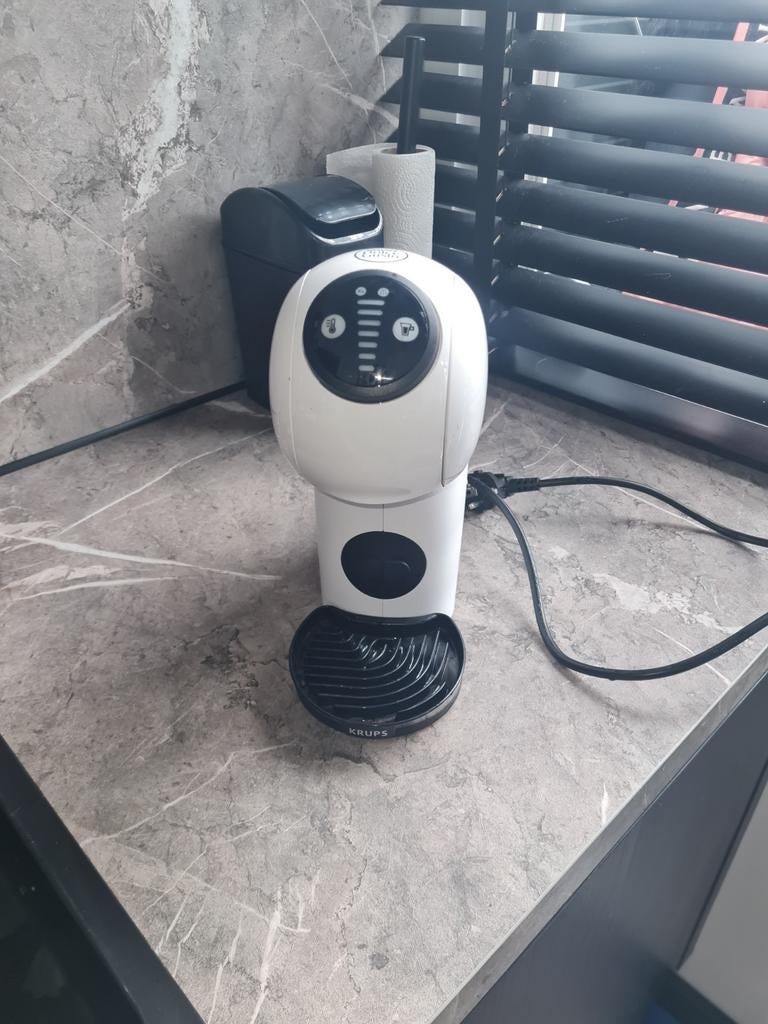 Krups KP2431 Dolce 'Gusto Genio S Wit - Zo goed als nieuw, Ophalen of Verzenden, Zo goed als nieuw, Koffiemachine, Koffiepads en cups