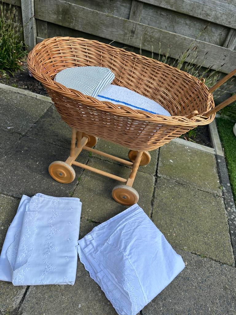 Vintage rieten poppenwagen, Ophalen, Zo goed als nieuw, Wieg