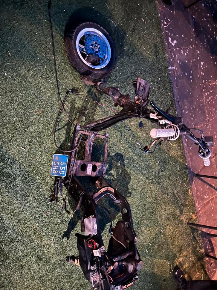 Zip type 3 snor frame, Fietsen en Brommers, Brommeronderdelen | Scooters, Zo goed als nieuw, Piaggio, Frame, Ophalen