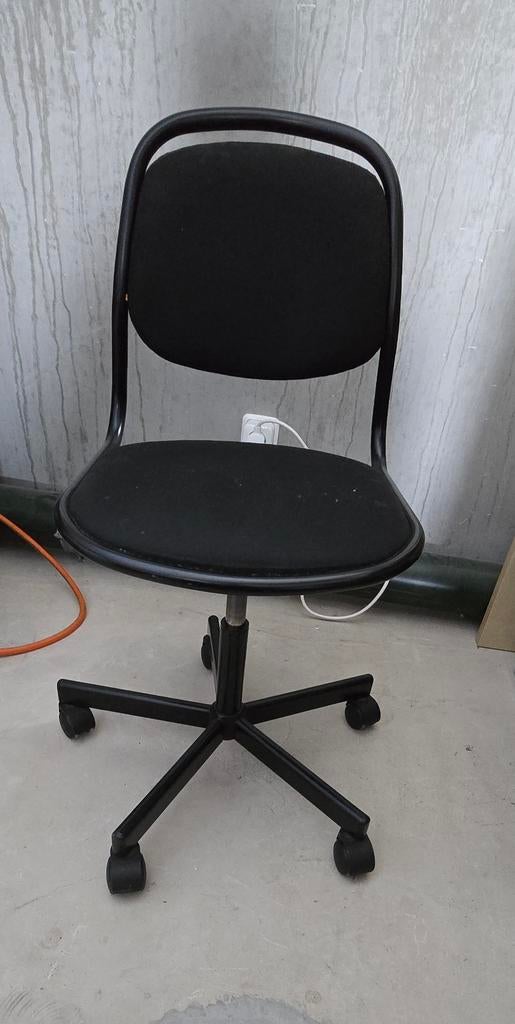 Zwarte Bureaustoel met Wieltjes - Comfortabel en Compact, Ophalen, Gebruikt, Zwart, Bureaustoel