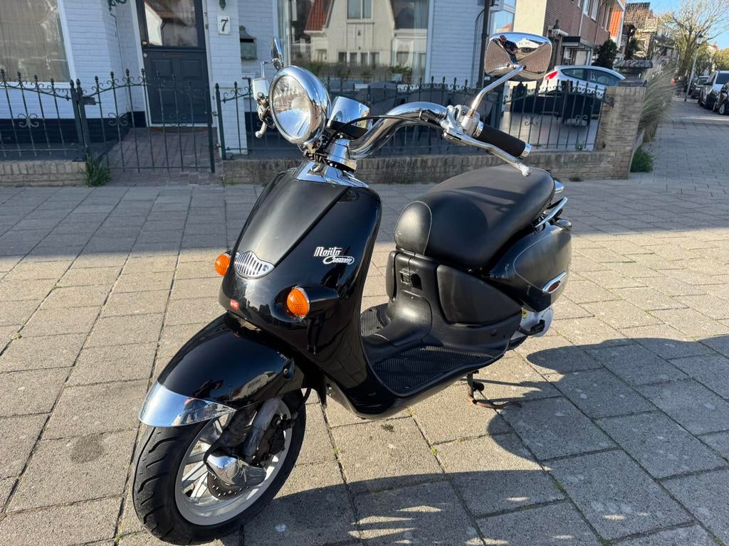 Aprilia mojito custom 2Takt snorscooter 25 km 2007, Ophalen, Zo goed als nieuw