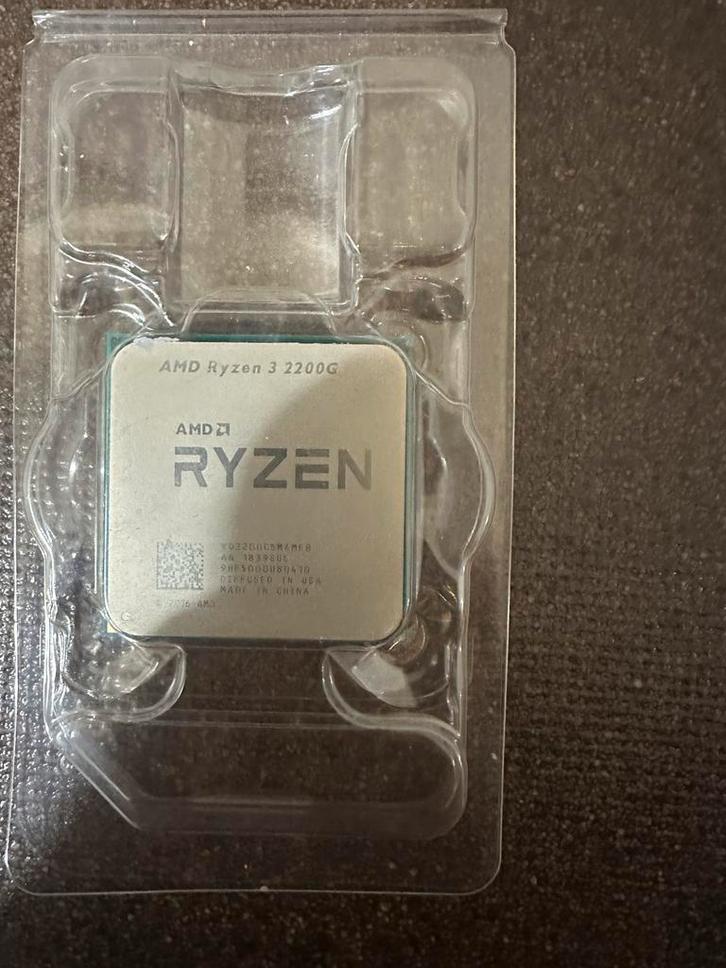 AMD Ryzen 3 2200G CPU - Processor met geïntegreerde GPU, Computers en Software, Processors, Gebruikt, 4-core, 3 tot 4 Ghz, Ophalen of Verzenden