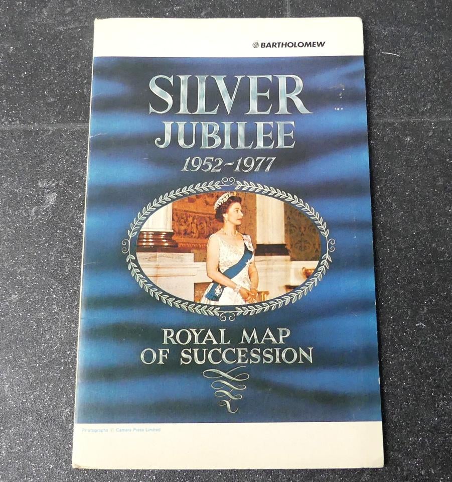Queen Elizabeth II silver jubilee Royal map of succession, Verzamelen, Ophalen of Verzenden, Gebruikt, Buitenland, Kaart, Foto of Prent