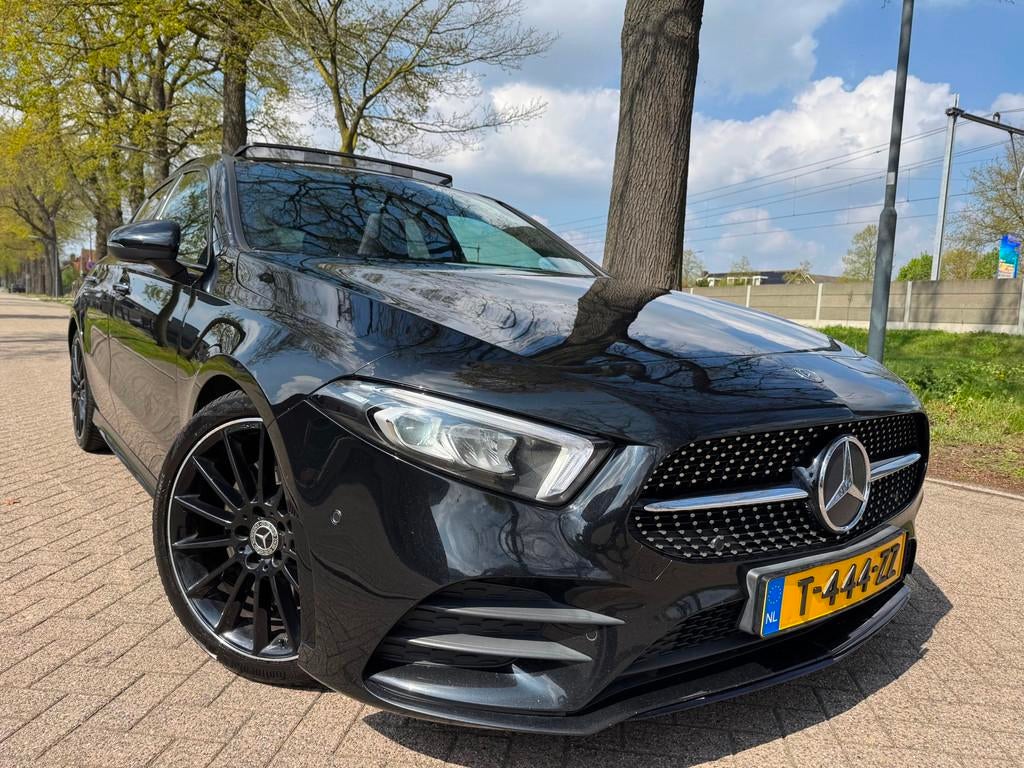Mercedes-Benz A-klasse 250 Premium Plus 2019 AMG Pano!, Auto's, 15 km/l, Gebruikt, Euro 6, 4 cilinders