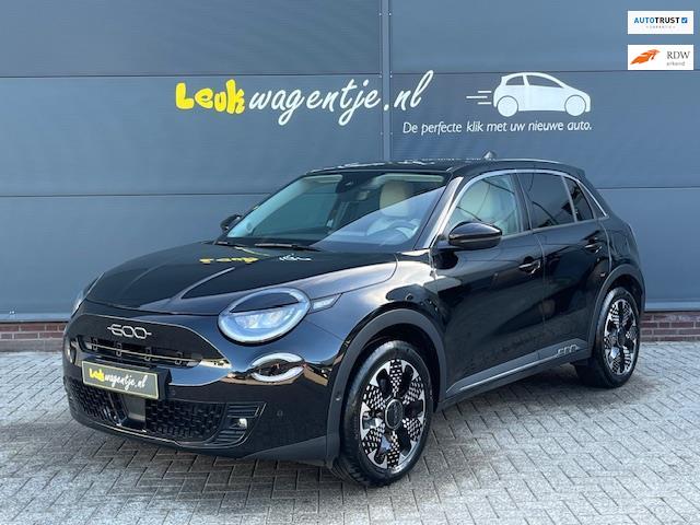 Fiat 600 1.2 Hybrid La Prima Aut. *alle opties *fabrieksgar., Auto's, Fiat, 101 pk, Gebruikt, 1199 cc, 620 kg