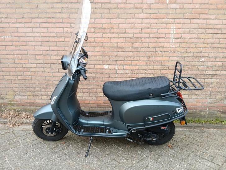 Senzo Rivalux S Special Edition Matgroen Scooter, Fietsen en Brommers, Brommers | Overige merken, Zo goed als nieuw, Maximaal 45 km/u