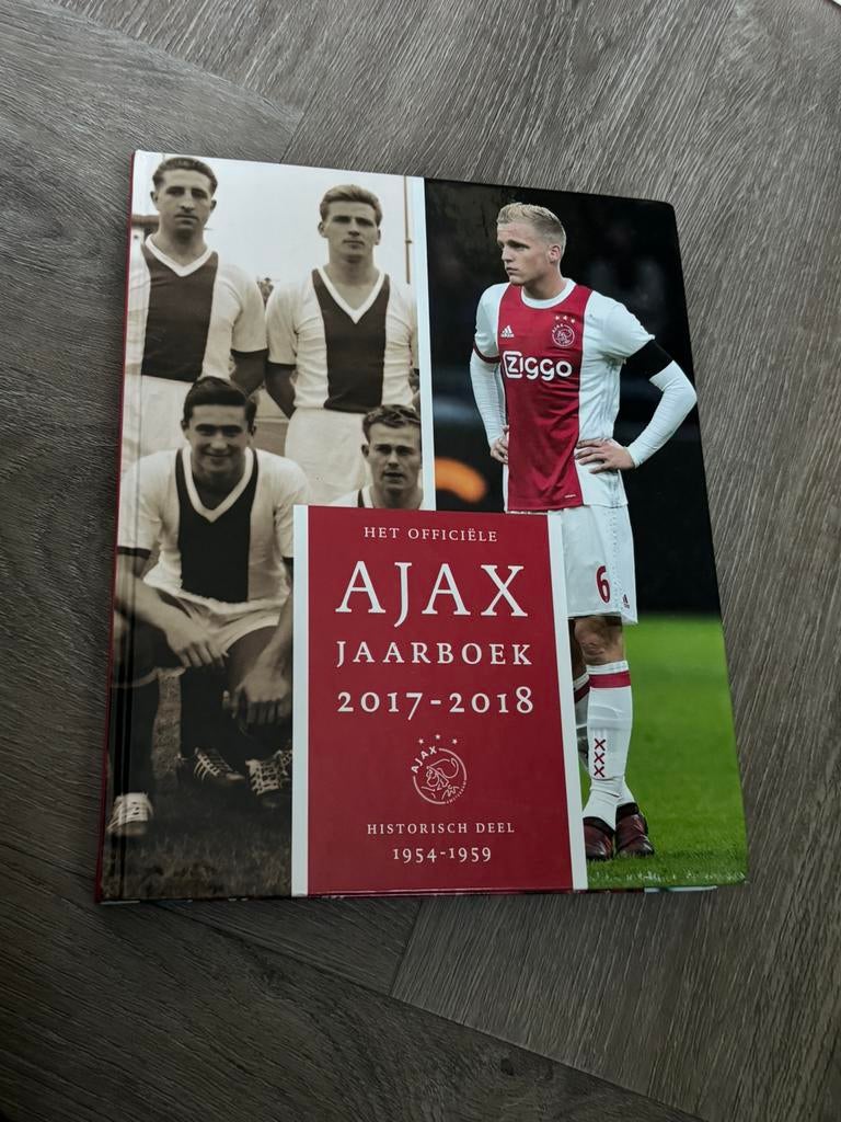 Ajax jaarboek 2017/2018, Verzamelen, Ophalen of Verzenden, Ajax, Boek of Tijdschrift
