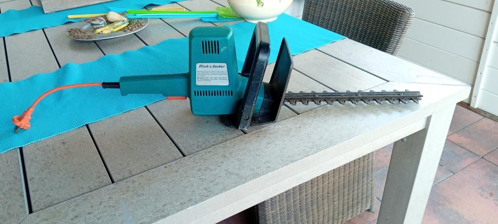 Black & Decker elektrische heggenschaar 330 mm, Ophalen, Gebruikt, Elektrisch, Black & Decker