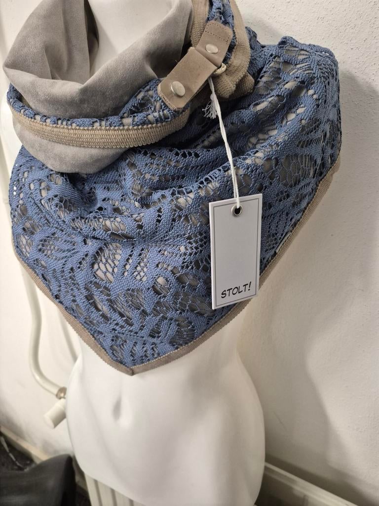Stolt sjaal blauw kant met suedine binnenzijde en leren gesp, Stolt, Verzenden, Nieuw, Sjaal