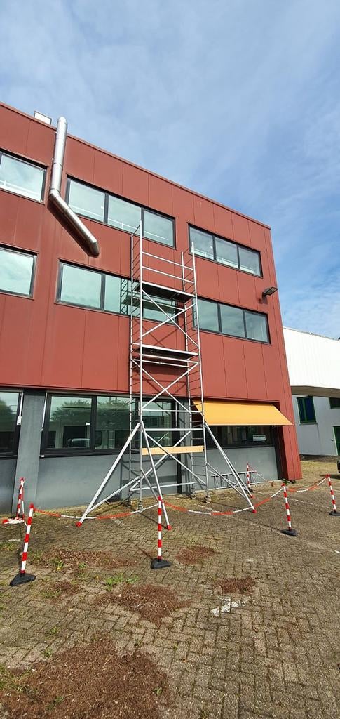 Rolsteiger verhuur te huur, Doe-het-zelf en Verbouw, Steigers, Zo goed als nieuw, Rolsteiger of Kamersteiger, 5 meter of hoger