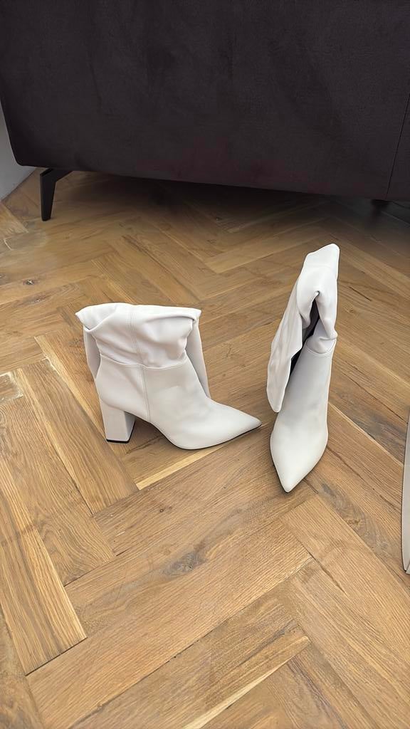 Schoenen en laarzen maat 38, Kleding | Dames, Trouwkleding en Trouwaccessoires, Ophalen of Verzenden, Zo goed als nieuw, Zwart