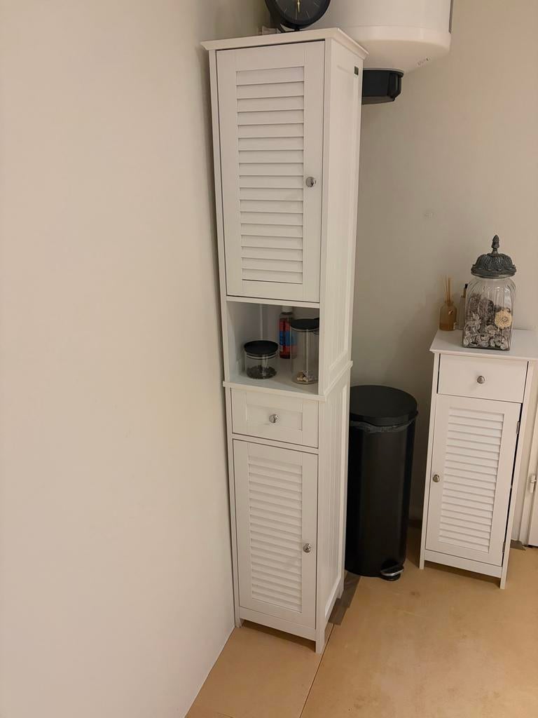 Smalle witte kast met louvredeuren - lichte waterschade, Ophalen, Gebruikt