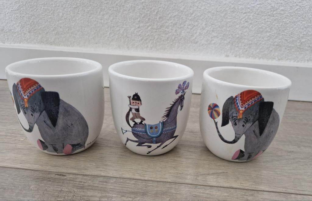3 mokken kopjes veda fiep westendorp olifant dierenfeest, Huis en Inrichting, Ophalen of Verzenden, Zo goed als nieuw, Overige stijlen