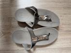 Fitflop slippers met plateau zool maat 38 met steentjes, Kleding | Dames, Schoenen, Ophalen of Verzenden, Gedragen, Grijs, Slippers