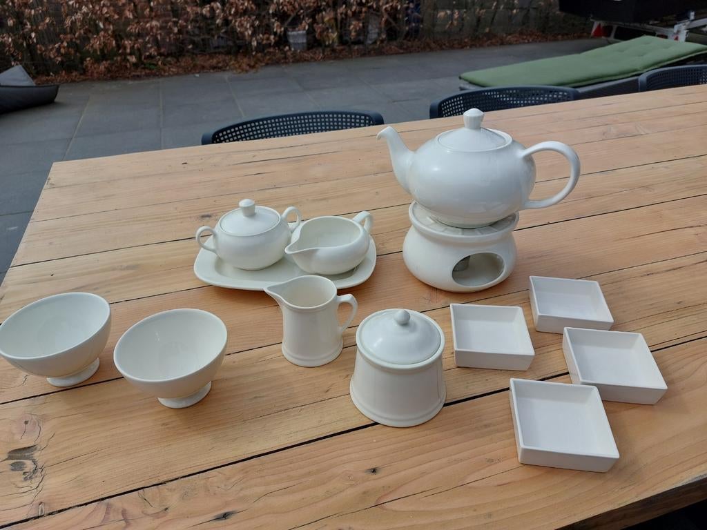 Royal Boch theeservies, Ophalen of Verzenden, Overige stijlen, Porselein, Schaal of Schalen